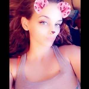 Meet your Posher, Kayla